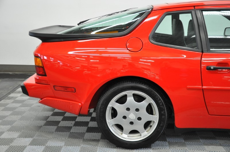 Illustration for article titled This is one particularly low mileage 1989 Porsche 944 Turbo S (UPDATED)
